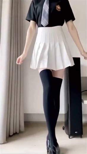 Clothes change! #tiktok #model #follow #clothswapchallenge