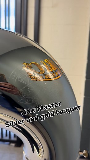 Feliz Dia Del Músico 👏🏽👏🏽👏🏽👏🏽 New Master Sousaphone ✅✅ 11kg- 24.2 lb #sousaphone #newmastersousaphone #latubaquellegoparahacerhistoria #rcbrassworkshop #tuberoschingones | Santiago Ramon Garcia