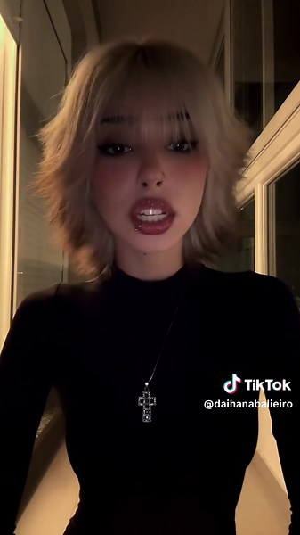 Cortes de cabelo em estilo Wolf Cut: Curly e Alice Cullen