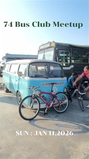 “ที่นี่รวมรถต่างสไตล์ และคนหัวใจเดียวกัน 74 Bus Club Meetup คุณมาหรือยัง?””Different rides. One meetup. 74 Bus Club Meetup — have you been here yet?”