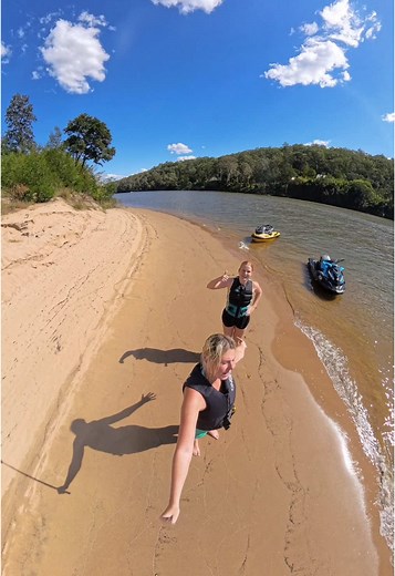 Just two girls with a @insta360_official camera and their jet skies! @Keilee.vdn #girlsjetski #jetski #hawkesburyriver #whiplash