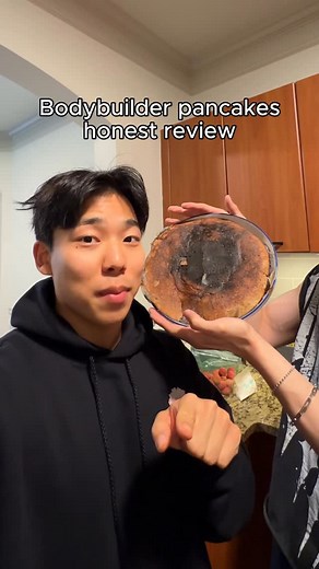 Edward Kong | Bodybuilder’s blueberry pancakes 🥞🫐 741 cal | 76g carb | 50g protein | 22g fat Ingredients: - 100g Oats - 3 Eggs - 5 Egg whites (150g) -... | Instagram