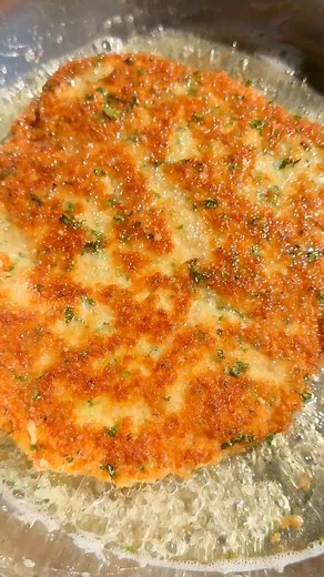 The Perfect Chicken Parmesan ➡️ Recipe ➡️ https://essenparadies.com/the-best-chicken-parmesan-recipe/ | Essen Paradies