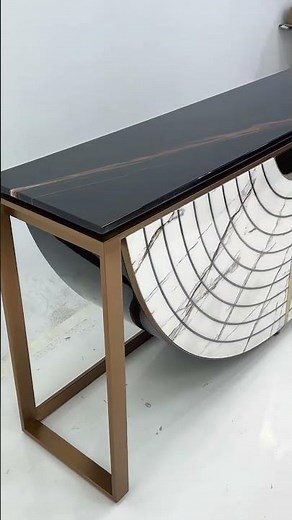 Designing a Luxurious Entryway | A Console Table That Defines the First Impression