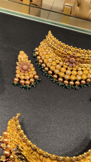 Luxurious Bridal Gold Jewelry Set with Pearls and Gems