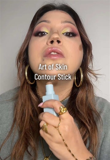 Come dare tridimensionalità e modellare il viso grazie ai nuovi Contour Stick Art of Skin di @NABLA Cosmetics #artofskin#contour#stick#nabla#nablacosmetics