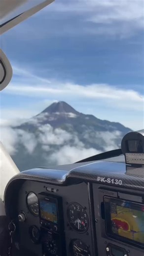Jogja Flying Club on Instagram: "Merapi-nya indah banget! Selamat berlibur diakhir tahun sedulur semua! Yang ga libur, tetap semangat... Dapat salam dari langit Jogja! 🍻 Ngomongin resolusi 2025, apa aja pencapaian mu? ☺️👇 PIC by JFOX Capt. @roni_al_bogory & @fadhiladrian__ Safety is our top priority — always flying at or above the minimum safe altitude. 👌 #jogjaflyingclub #flying #aviation #dirgantara #wonderfulindonesia"