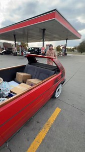 24K views · 19K reactions | @ljc_cars used the live GPS tracker to say hello in Iowa, and got some @rotiform swag and a copy of @pvw_mag when we stopped to say hello ❤️ ⠀⠀⠀⠀⠀⠀⠀⠀ There’s a car museum in Larkin’s hometown of Kellogg. Iowa, (population 600 people) that he helps out with, and will be making a road trip to California from next year. And I checked the distance to @wookiesinthewoods they made - a solid 900 miles  | Jamie Orr | Facebook