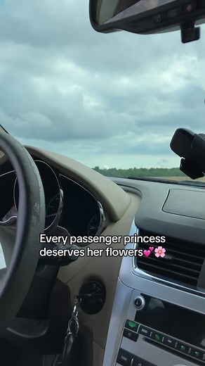 The perfect gift for her❤️ #flowers #giftideas #girlfriend #blanket | Snug Petals