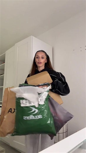 Paire Prada Cup et tenues coordonnées — lookbook streetwear