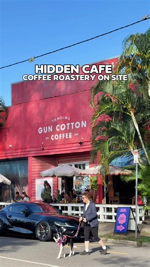 [ MUST TRY ] JUST OVER AN HOUR FROM BRISBANE SITS A HIDDEN DOG FRIENDLY CAFE AND COFFEE ROASTERY WITH BEANS ROASTED ON SITE. Set inside an old warehouse fitted out mostly with reclaimed and recycled materials sits Gun Cotton Coffee in Yandina and a weekend day trip that earns the drive. Dogs are welcome, the coffee is roasted metres from your cup, and the brunch menu is doing serious work on the Sunshine Coast hinterland food scene. THE BRUNCH LINEUP 🍳 🥑 Smashed Avo: Topped with whipped feta a