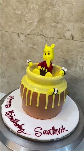 Sweet as Honey: Winnie the Pooh Birthday Cake