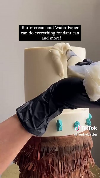Buttercream vs Fondant: Best for Cake Decorating?