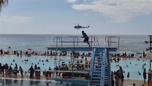 || UPDATE: Fire extinguished at approximately 5:30pm || 🔥 Cape Town fire crews have responded to a fire above Fresnaye. Firefighters are dealing with strong winds and are actively working to contain the blaze and minimise damage, fire and rescue spokesperson Jermaine Carelse said. One helicopter is waterbombing the fire area now, while additional crews are also being dispatched to Ocean View Drive. 📸: Armand Hough/Independent Newspapers | Cape Times