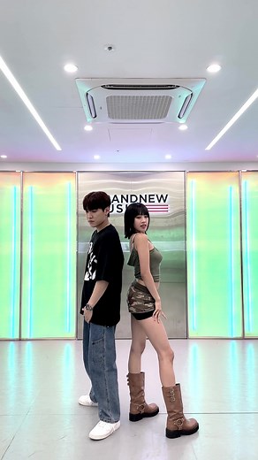 Sticky Challenge Dance Break with AB6IX Park Woojin and Natty