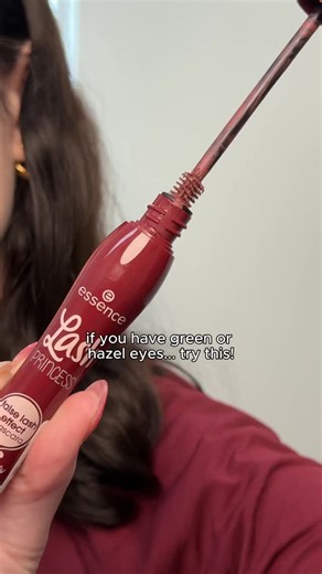 ALEXA KETCHUM🎀 | Makeup + Beauty on Instagram: "green & hazel eyes 🤝 burgundy mascara is the easiest eye color upgrade you’re sleeping on 😌✨"