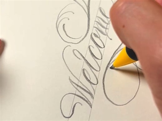 ✒️【 硬派手写魂 】—— 当 #奇卡诺字体# 遇上木质工艺今天要将我手写的 奇卡诺字体（Chicano Script） 灵魂，刻进木头里！