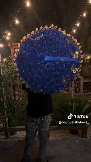 Big Flower Bouquets: Stunning Rose Arrangements