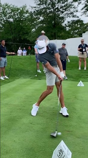 “Keep your head still???” 🤔 I think one of golf’s biggest myths is finally starting to die… “Keep
