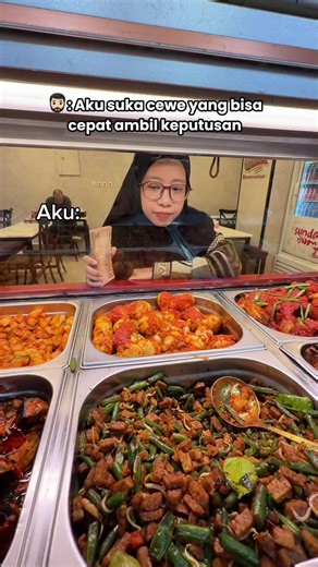 Ada kali 1jam mba ini bingung pilih lauk buat makan🫣 📍Cek detail alamatnya di Bio kami😉 _________________________________ ajak teman, saudara, dan semua yang sedang umroh atau berada di Madinah untuk mampir dan menikmati hidangan lezat di @sunda.med. Selamat menikmati! 🍽️ ______________________ Share postingan ini ke media sosial kamu ya!✈️ 📲 Follow IG: @sunda.med 🏪 ⏰buka 24 Jam❗️ 🚚🛵 Delivery: ‪ 966 575-072-201 ‬ (via whatsapp) (gratis ongkir! Sekitar masjid Nabawi) ——————— #Sunda #Madin