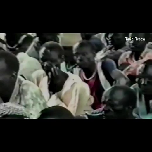 On June 6th 1983, the brave #CDR #Gen_William_Nyuon_Bany Machar and his colleagues and fellows officers, NCOs, men of 104 Battalion fight and capture the garrison and through that victory the liberation of south Sudan was announce, declared and become a real up to date #SouthSudan #AFRIKA #history #SouthSudan ( Gen William meeting with Chieng_Chang in Jiokow ) South Sudan 🇸🇸