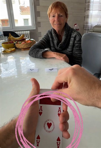 C’est la magie de noël 😅 #creatorsearchinsights #magie #cartes #tourdemagie