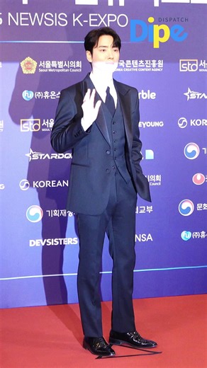 4.6K views · 121 reactions | One glance is all it takes Lee Jun-hyuk, the man behind K-Romance✨❤️ #Leejunhyuk #이준혁 #dispatch "Wanna get a free K-POP postcard?" Just drop your email. we'll send it from Seoul. https://www.dipebeta.app | dispatch news | Facebook