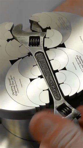 CloudNC on Instagram: "Impressive Fractal Engraving Vise Jaws . (We make and post CNC machine and manufacturing videos that inspire us.) 🎥 Steve Lindsay #cncmachining #cncmilling #machineshop #machinist #engineering #cnclathe #fabrication"