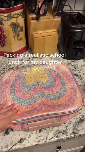 Don’t come for me, I know how y’all like to tussel. This is what is realistic for ME & MY HOME. We don’t have time for the fancy steak lunch & fruit cut into cute shapes. Turkey sandwich for the win 🥇 #lunch #packlunch #basix #fy #fyp #foryoupage