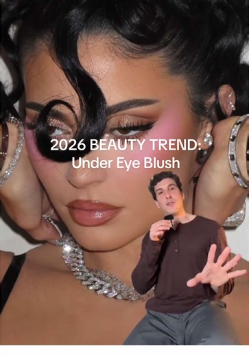 BEAUTY TREND 2026: Under Eye blush. Si os fijáis, el colorete cada vez se acerca más a la zona de la ojera y aunque lo parezca, esto no es nuevo. Viene del Japón de 1999: EL IGARI BLUSH. #blush #blushhack #makeuptrends #blushing