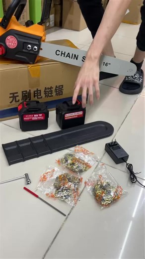 moment homeware on Instagram: "23-0458 OREN 16” 锂电锯 / Chainsaw / Gergaji Elektrik 🔥 💪 强力 60V | 无线更方便 | 家用 & 工地适合 ✅ 16寸锂电锯 16” Inch Chainsaw ✅ Digital Display 电量数显款 ✅ 60V 高电压，cut kayu lebih cepat & kuat ✅ 30节电芯，power tahan lama 📦 Package 包装包含： 🔋 电池 Battery × 2 pcs ⛓ 链条 Chain × 3 pcs 🛠 工具 Tool Set × 1 set 🌳 Suitable for / 适合 / Sesuai untuk： ✔ 砍树 potong kayu ✔ 修剪花园 garden trimming ✔ 农场 / 家用 / 工地 ✨ 优势 Advantage Kelebihan： ✔ 无线 Cordless – senang guna ✔ Power kuat, bunyi rendah ✔ Jimat masa & te