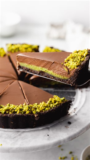 This easy pistachio chocolate tart has creamy rich chocolate ganache with a layer of homemade pistachio paste on a no-bake brownie crust. It’s vegan, gluten-free and requires no oven! It’s the perfect make-ahead dessert for gatherings and uses less than 10 ingredients. Comment “YUM” or “RECIPE” below and I’ll send it directly to your DMs. Or head to my website or type “addicted to dates chocolate pistachio tart” into your web browser to get it. Enjoy x https://addictedtodates.com/dark-chocolate-