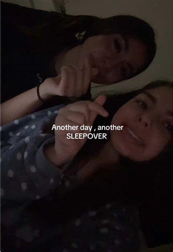 SLEEPOVER Routine with Besties