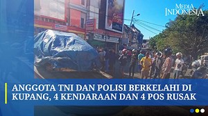 Imbas Perkelahian Anggota TNI dan Polisi, Pos Polisi dan Mobil Dibakar Anggota TNI dan Polisi Berkelahi di Kupang, 4 Kendaraan dan 4 Pos Rusak Anggota TNI dan polisi berkelahi saat pertandingan futsal antara tim Ranaka melawan tim P dan K Soe di Gedung Olahraga Flobamor Kupang, Rabu (19/4) malam. Imbasnya 4 anggota polisi alami luka-luka yakni Briptu Sandi Maruli Legata, Bripda Louis Betrand Tristan Klau, Bripka Jemi O. Tefbana, dan David Robianto Riwu Ga Ba. Kabid Humas Polda NTT Kombes Aryasan