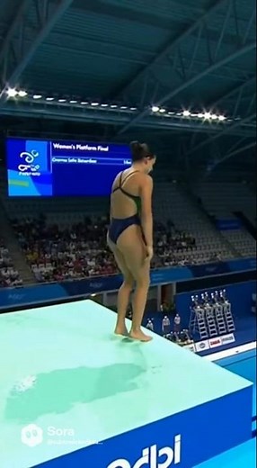 DIVING DISASTER: DIVER SLIPS… AND SLIDES STRAIGHT INTO POOL IN A FULL FLOP 😂🌊