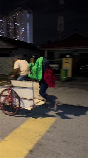 Tiga Roda Lingesaaa: TikTok Tamil Sensation!