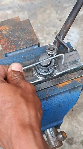 Steel wire bender #wire #weldercreative #simpletools #manualtools #creativeideas #metalwork #widereach #Everyone | Iron Crafts