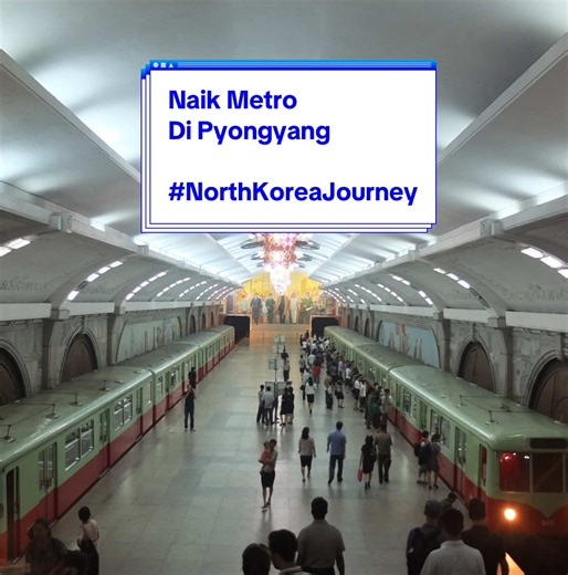 PYONGYANG METRO 🚇🇰🇵 Turun eskalator yang dalam banget — rasanya seperti masuk ke perut bumi. Beneran dalem banget nggak nyampe2. Begitu sampai di peron, langsung terasa: ini bukan stasiun biasa. Langit-langit tinggi, lampu gantung kristal besar, pilar marmer, lantai granit mengilap, perhatiin juga background musik di stasiunnya deh. Lagu lagu perjuangan. Menurut kalian mirip lagu apa? Di dindingnya ada mural besar bergaya realis-sosialis: figur pemimpin digambarkan heroik, rakyat tersenyum, a