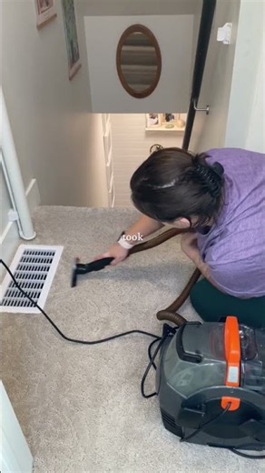 Watch me clean my carpeted stairs with a satisfying water dump #weclean #bissel #waterdump #cats
