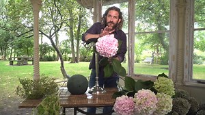 52K views · 1.3K reactions | Creating a classic center piece design with the Classic Hydrangea using a candle holder and some beautyful aditional materials. It is fun, easy and quick to make with a huge impact! What is your ovorite Hydragea color to use in your creations? Hydrangea World OASIS Floral Products BeNeLux. Inspire yourself and others.... | We all are the FlowerFactor. | Facebook