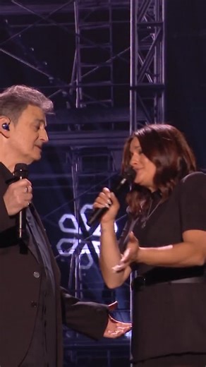 Quelle émotion sur « Un enfant de toi » interprété par Phil Barney et Larusso pendant la Grande Battle 🥹 On veut vous entendre chanter comme ça sur Stars 80 Forever 🎤 | Stars 80 - La Tournée