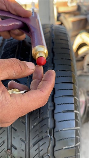 Easy Tubeless Tyre Repair with a Gun