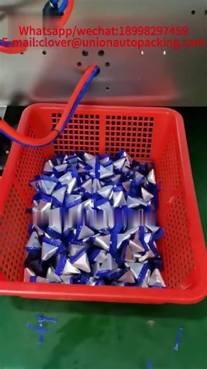 Automatic triangular bag liquid filling machine