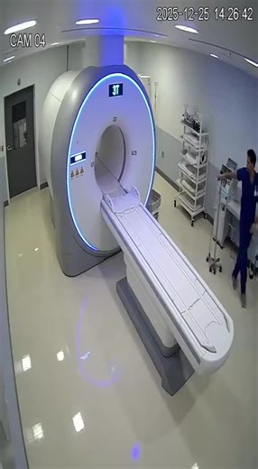 MRI machine attracting matel thinks #MRI #CCTV #hospital #mrimachine #incident