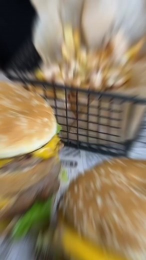 The 3 fast food chains with the most locations in America