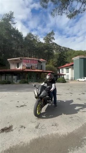 600 CC R6 RACING MOTORBIKE YAMAHA