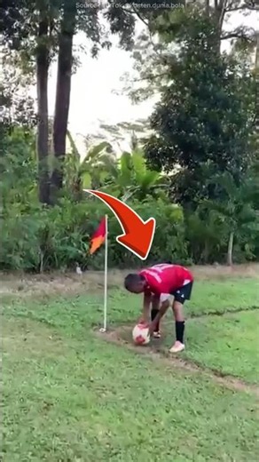 This Corner Kick Made the Whole Field Laugh! 🤣⚽ #football #soccer #funny