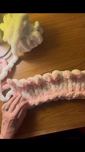 Tutorial: 🧶 Two-color stripes without burning your yarn together! This chunky blanket uses the intarsia method for clean stripes, no fused colors at every row. Beginner-friendly and easy to follow. Watch the video 💗 #ChunkyKnit #IntarsiaChunkyKnitting #StripedChunkyBlanket #BeginnerChunkyKnitting #Chunkozy #HandKnit | Chunkozy Chic