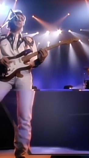 Sometimes you're the windshield Sometimes you're the bug Sometimes it all comes together, baby Sometimes you're a fool in love Watch the official music video for 'The Bug', taken from Dire Straits' studio album On Every Street released in 1991: https://youtu.be/GG5ghP8XLW8 | Dire Straits