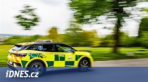 Zbarvení sanitek v EU se sjednotí. Záchranáři zvolené odstíny kritizují - iDNES.cz